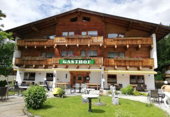 Scheffauerhof has Balcony rooms