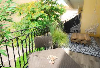 Centre CARCASSONNE,sans vis    vis,Terrasse,Piscine has Balcony rooms
