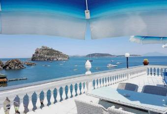 Hotel Da Maria allows 18 year olds to book a room