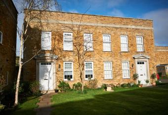 Needles House has Balcony rooms