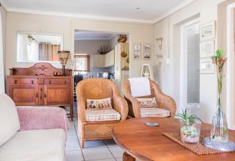 The Garden Cottage on 140 Fordyce has Balcony rooms