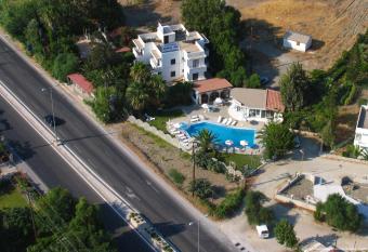 Dolphin Apartments has Balcony rooms