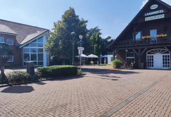 Landhotel & Restaurant Elkemann allows 18 year olds to book a room