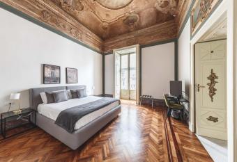 Relais Della Porta has rooms with a private hot tub