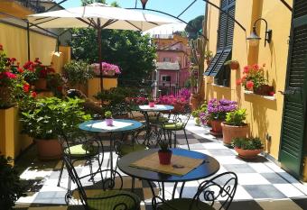 Locanda Il Maestrale allows 18 year olds to book a room