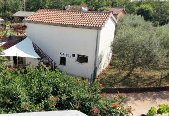 KU  A ZA ODMOR PETRA has Balcony rooms