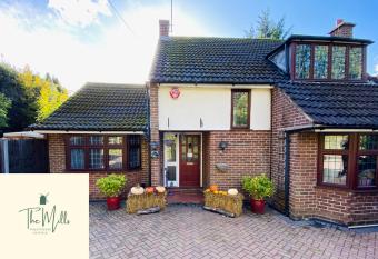 The Mills Guesthouse Hatfield allows 18 year olds to book a room