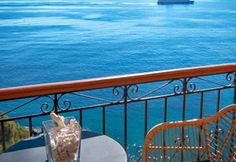 Arion Syros has Balcony rooms