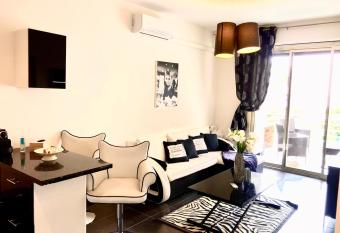 Cannes la Croisette, Baoli 4 beds, balcony,parking has Balcony rooms
