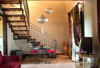 Il Baglio Della Luna Relais allows 18 year olds to book a room