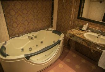 Queens Suite Hotel allows 18 year olds to book a room