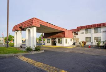 OYO Hotel Hermiston Or, Downtown has Balcony rooms