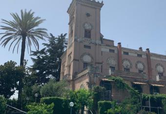 Villa con piscina has Balcony rooms