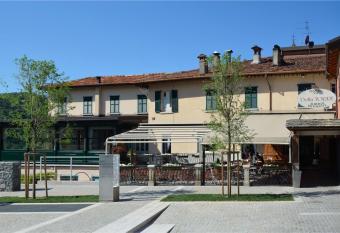 Albergo Della Torre allows 18 year olds to book a room