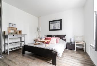 Studio ind  pendant allows 18 year olds to book a room