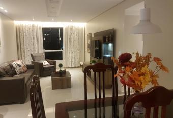 Apartamento de 3 quartos a 100 metros da Praia de Boa Viagem allows 18 year olds to book a room