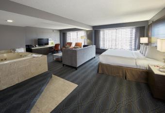 DoubleTree by Hilton Bloomington Minneapolis South has Balcony rooms