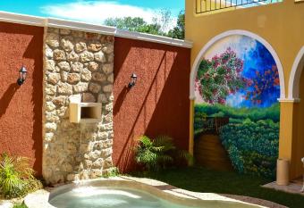 Casa Sisal Valladolid Yuc has Balcony rooms