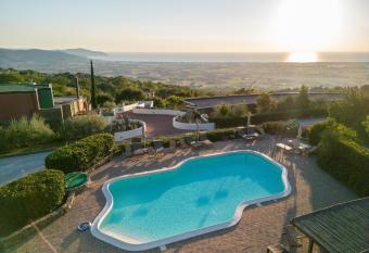 Borgo La Pietraia has Balcony rooms