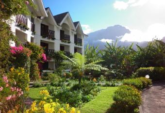 Le Vieux Cep allows 18 year olds to book a room