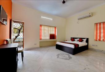OYO 12210 Comfort N Cozy allows 18 year olds to book a room
