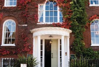 Hotel Du Vin Poole allows 18 year olds to book a room