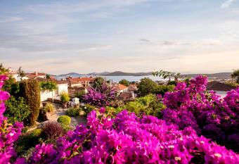 Begonvilla Evleri allows 18 year olds to book a room