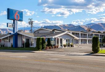 Motel 6 Wenatchee Wa allows 18 year olds to book a room