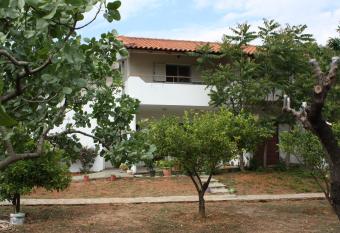 Thanos Studio has Balcony rooms