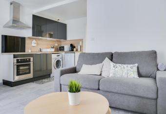 Osemae Immobilier - Redon Port-Chatel  t allows 18 year olds to book a room