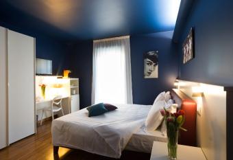 Albergo Residenza Al Teatro allows 18 year olds to book a room