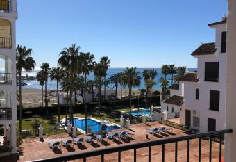 Puerto de la Duquesa sea view has Balcony rooms