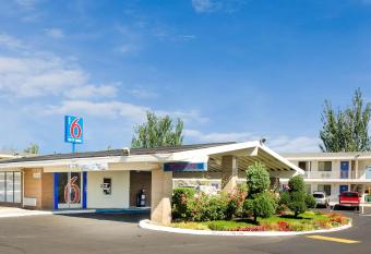 Motel 6 Tacoma Fife allows 18 year olds to book a room