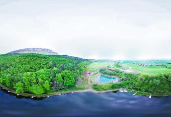 Waterfall Caves has Balcony rooms