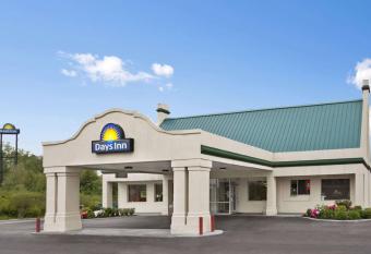 Days Inn by Wyndham Emporia has Smoking rooms