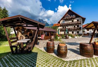 Pensiunea Manidum has Balcony rooms