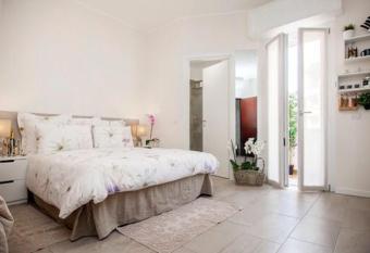 Cristel Apartment - Via Acquati 12 allows 18 year olds to book a room