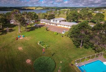 The Pines Motel and Cottages allows 18 year olds to book a room