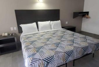 Motel 6 Branson West, MO - Silver Dollar City allows 18 year olds to book a room