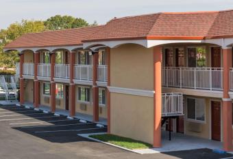 Quality Inn Fairfield Napa Valley Area allows 18 year olds to book a room