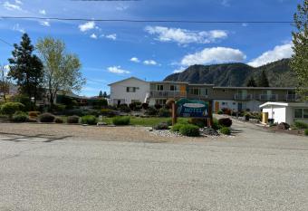 Holiday Beach Resort Motel has Balcony rooms
