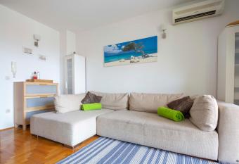 Apartman Adriatic Sea has Balcony rooms