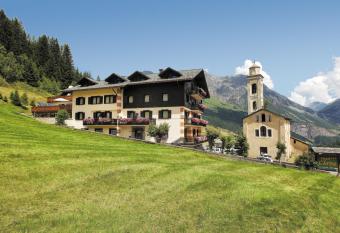 Hotel Cardo has Balcony rooms