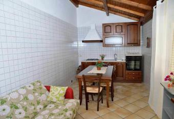 Casa al Centro has Smoking/Balcony rooms