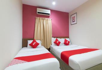 OYO 44100 Hotel Casavilla Petaling Jaya allows 18 year olds to book a room