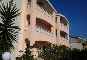 Apartmani Raueiser has Balcony rooms