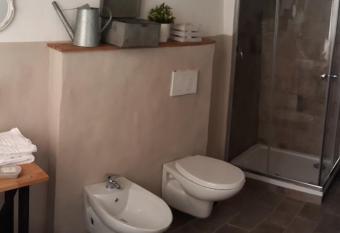 Cavour21 has Balcony rooms