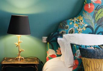 Maison Du Collectionneur allows 18 year olds to book a room