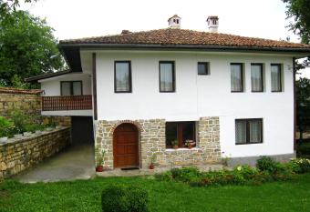 Elefterova kashta has Balcony rooms