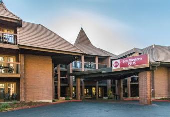 Best Western Plus Rio Grande Inn allows 18 year olds to book a room